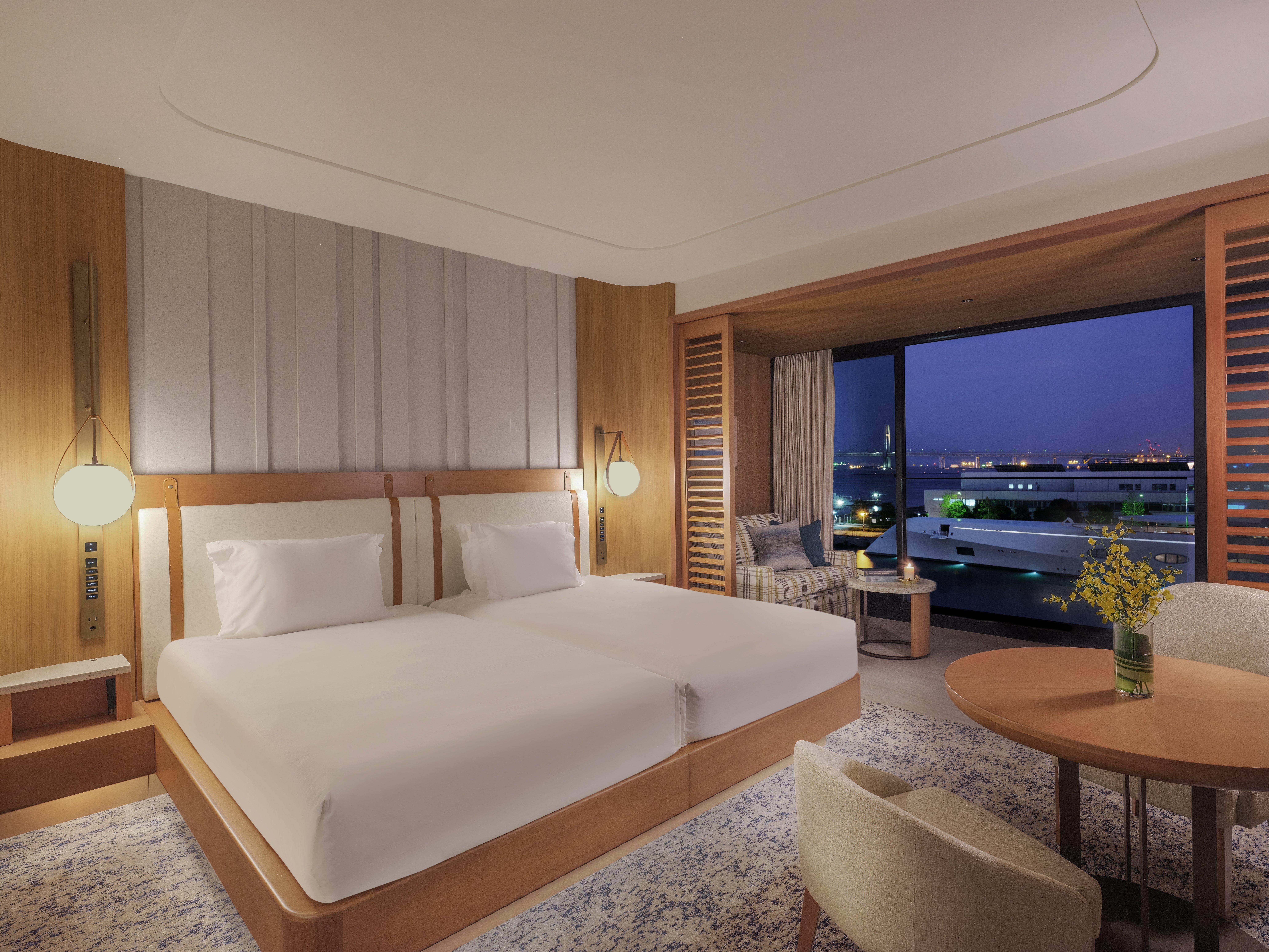 Intercontinental Yokohama Pier 8 By Ihg Hotel Exterior photo