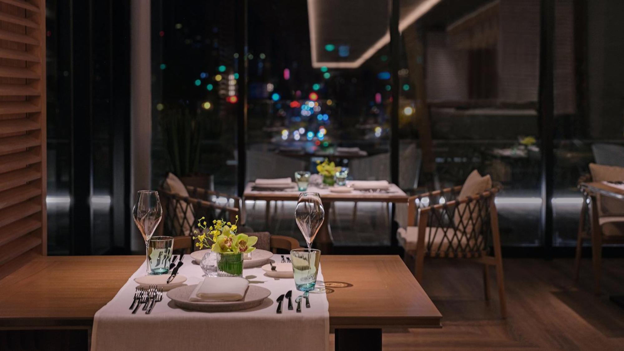 Intercontinental Yokohama Pier 8 By Ihg Hotel Exterior photo