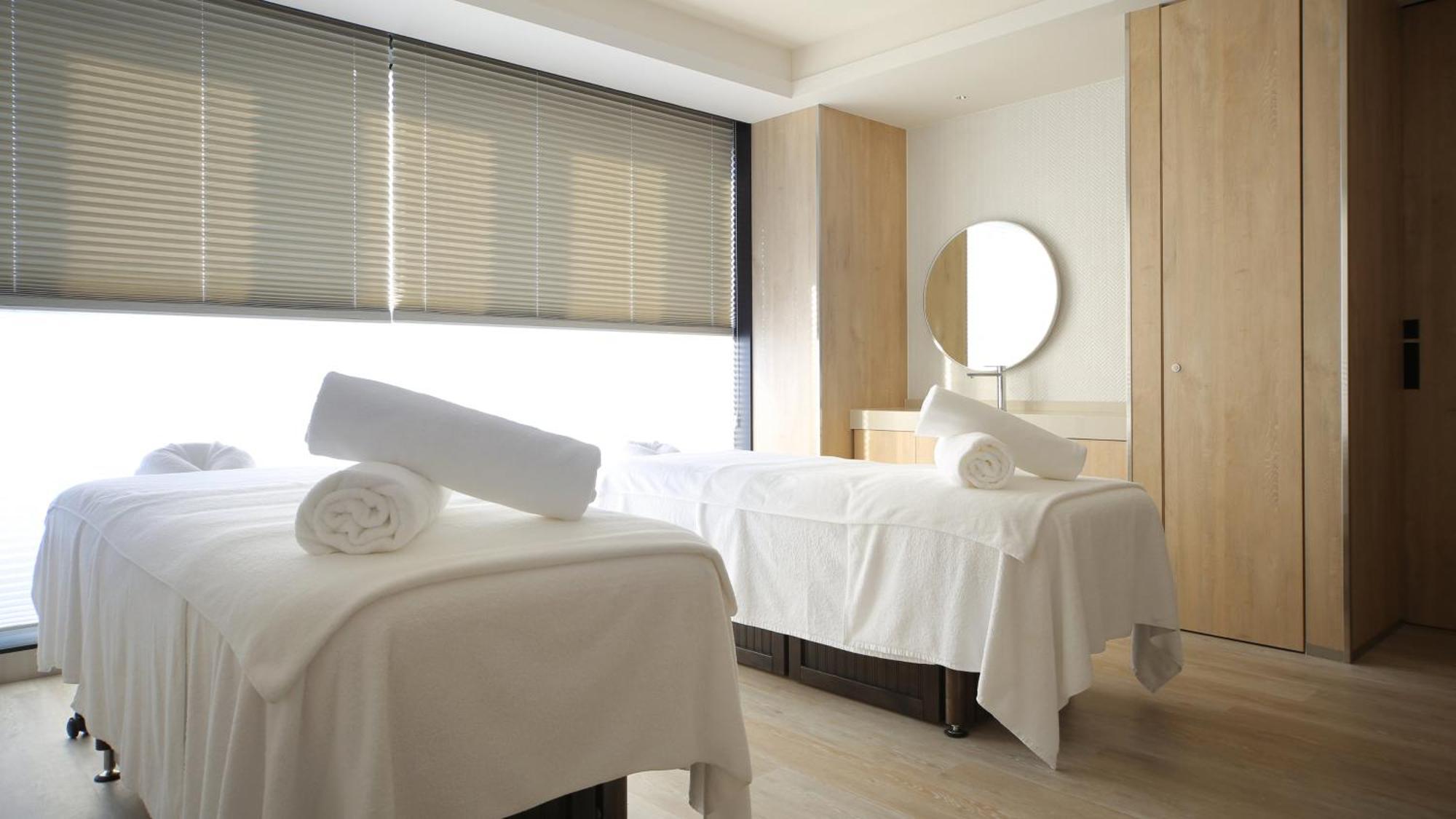 Intercontinental Yokohama Pier 8 By Ihg Hotel Exterior photo