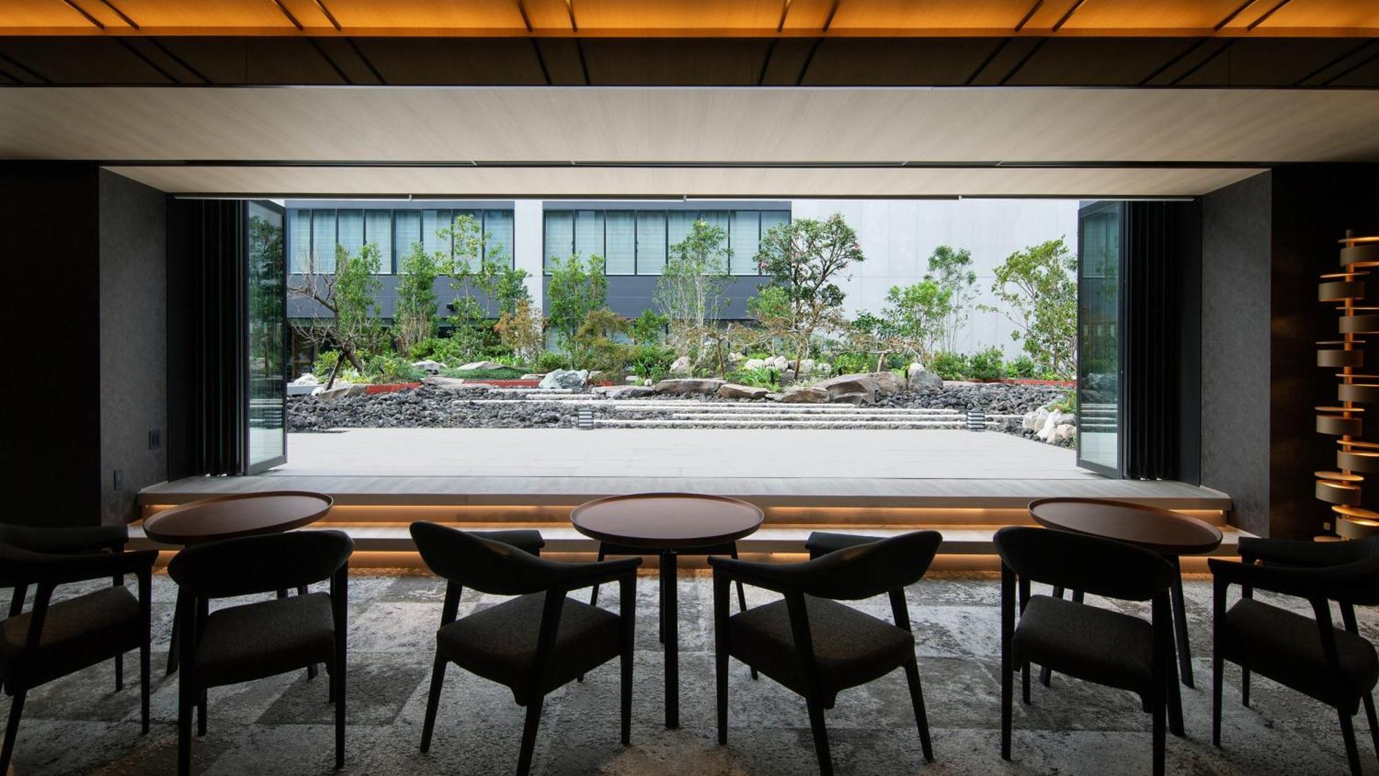 Intercontinental Yokohama Pier 8 By Ihg Hotel Exterior photo